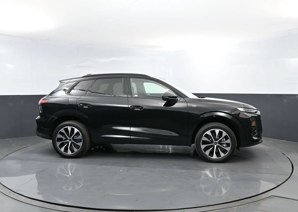 New 2026 Audi Q3 quattro 2.0T w/ Driver Assistance Package AWD/4WD image 5