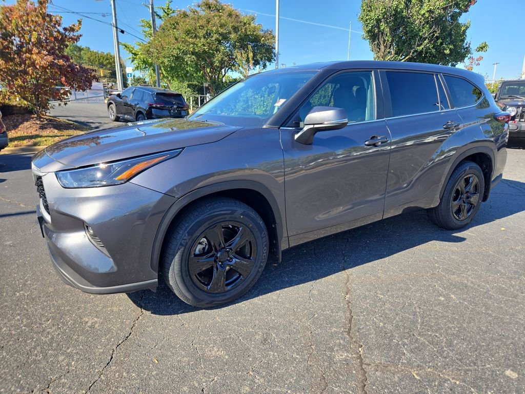 Used 2024 Toyota Highlander LE