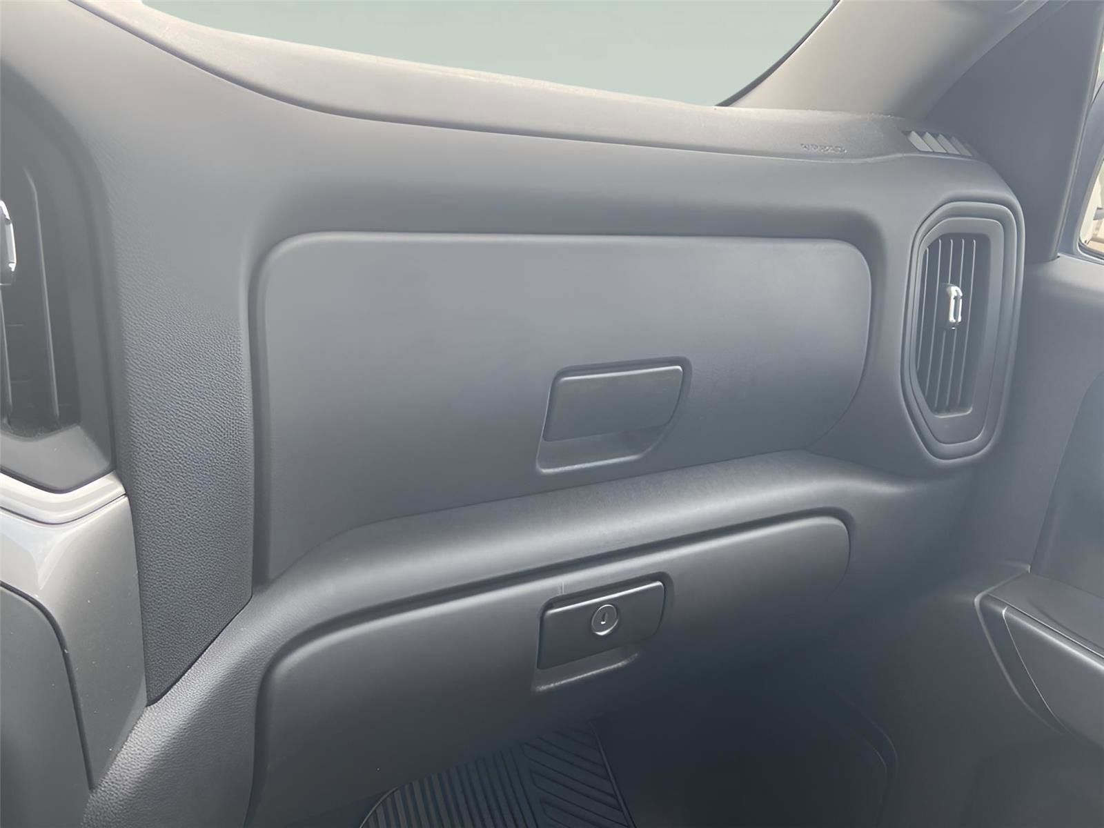 Used 2024 Chevrolet Silverado 1500 Custom image 33