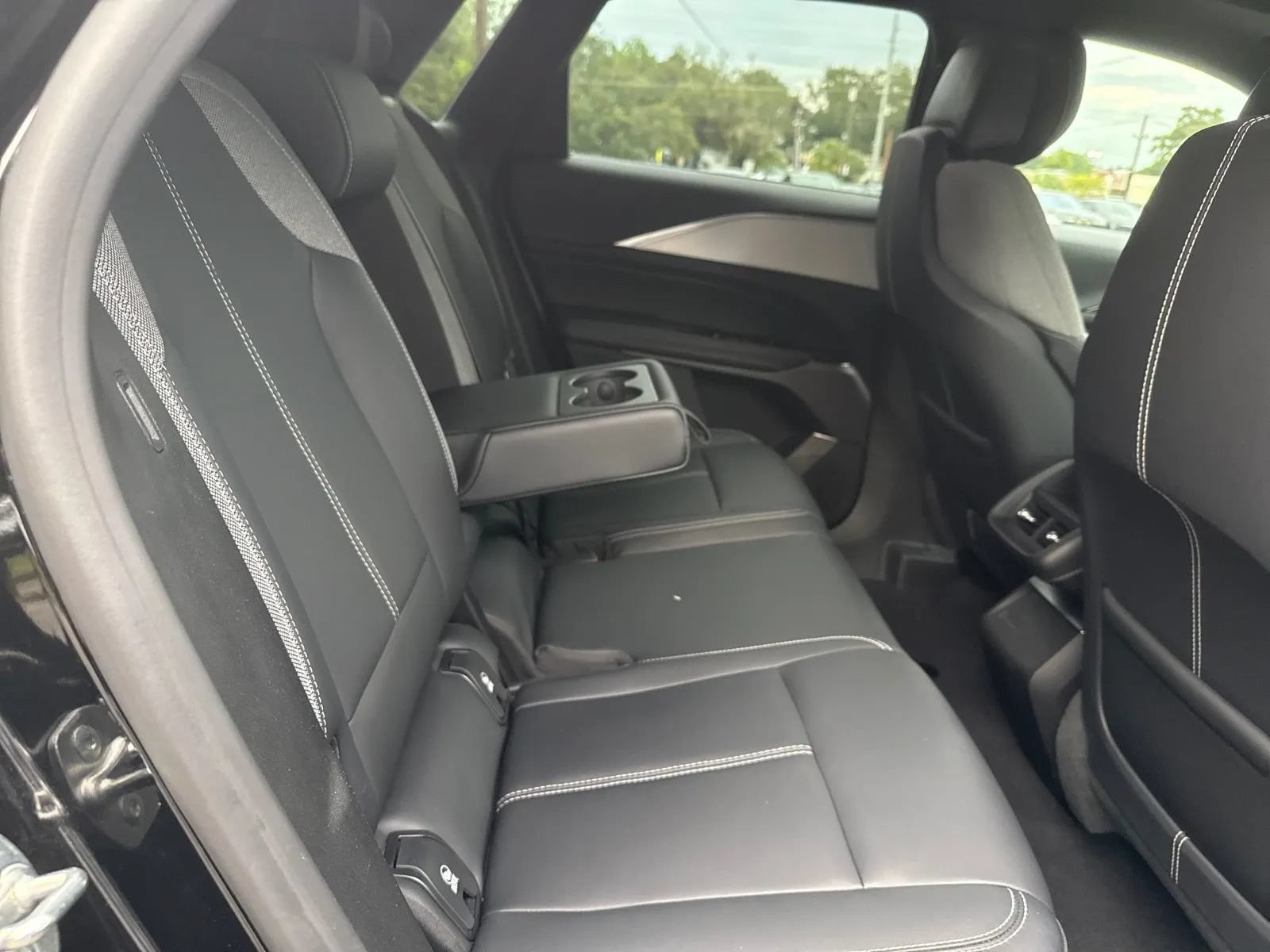 Used 2024 Cadillac Lyriq Tech RWD image 13