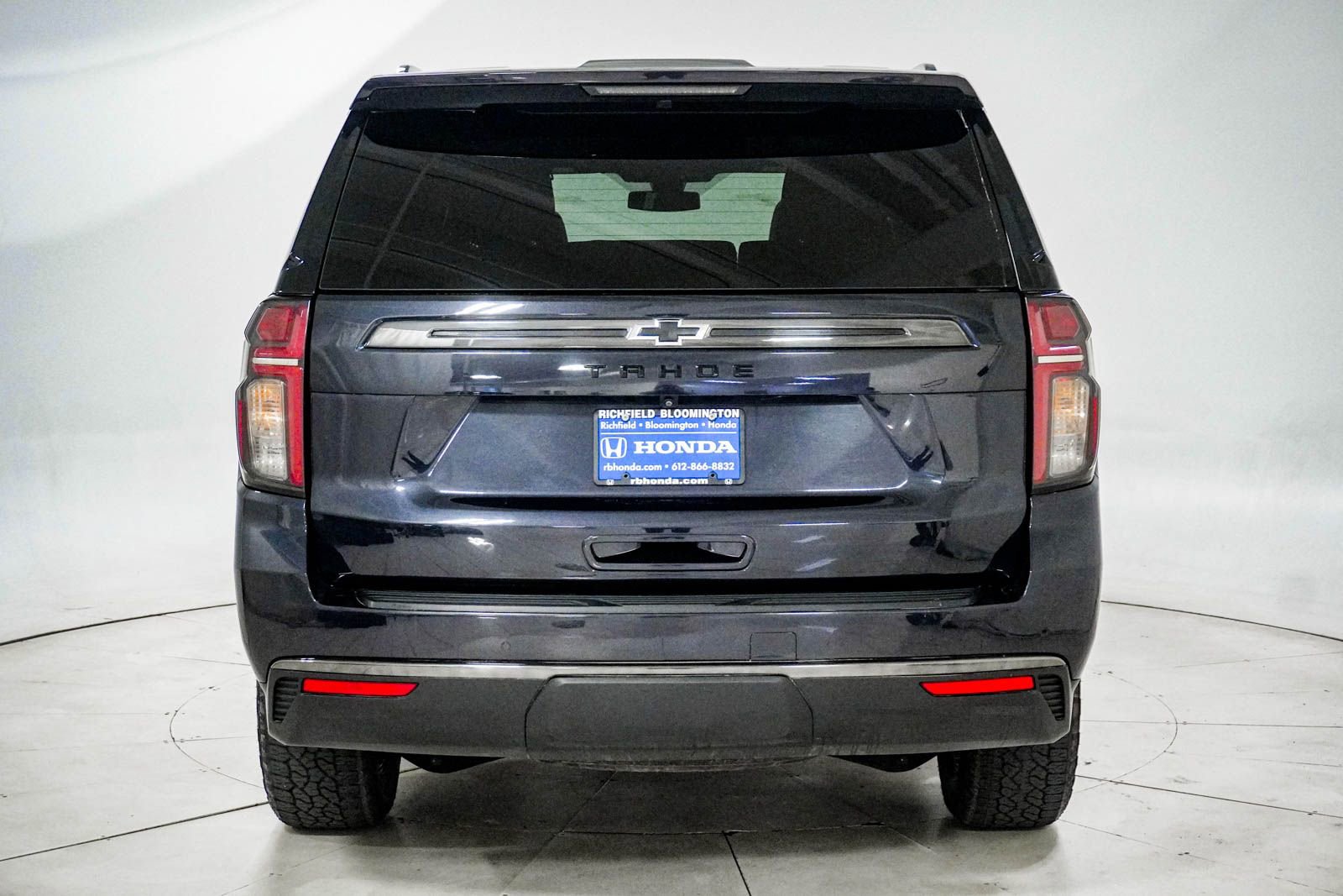 Used 2022 Chevrolet Tahoe Z71 w/ Luxury Package AWD/4WD image 6