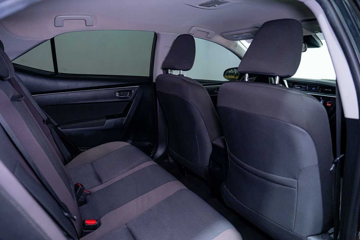 Used 2018 Toyota Corolla LE FWD image 15
