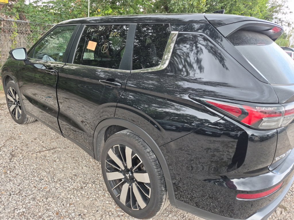 Used 2025 Mitsubishi Outlander SE AWD/4WD image 2