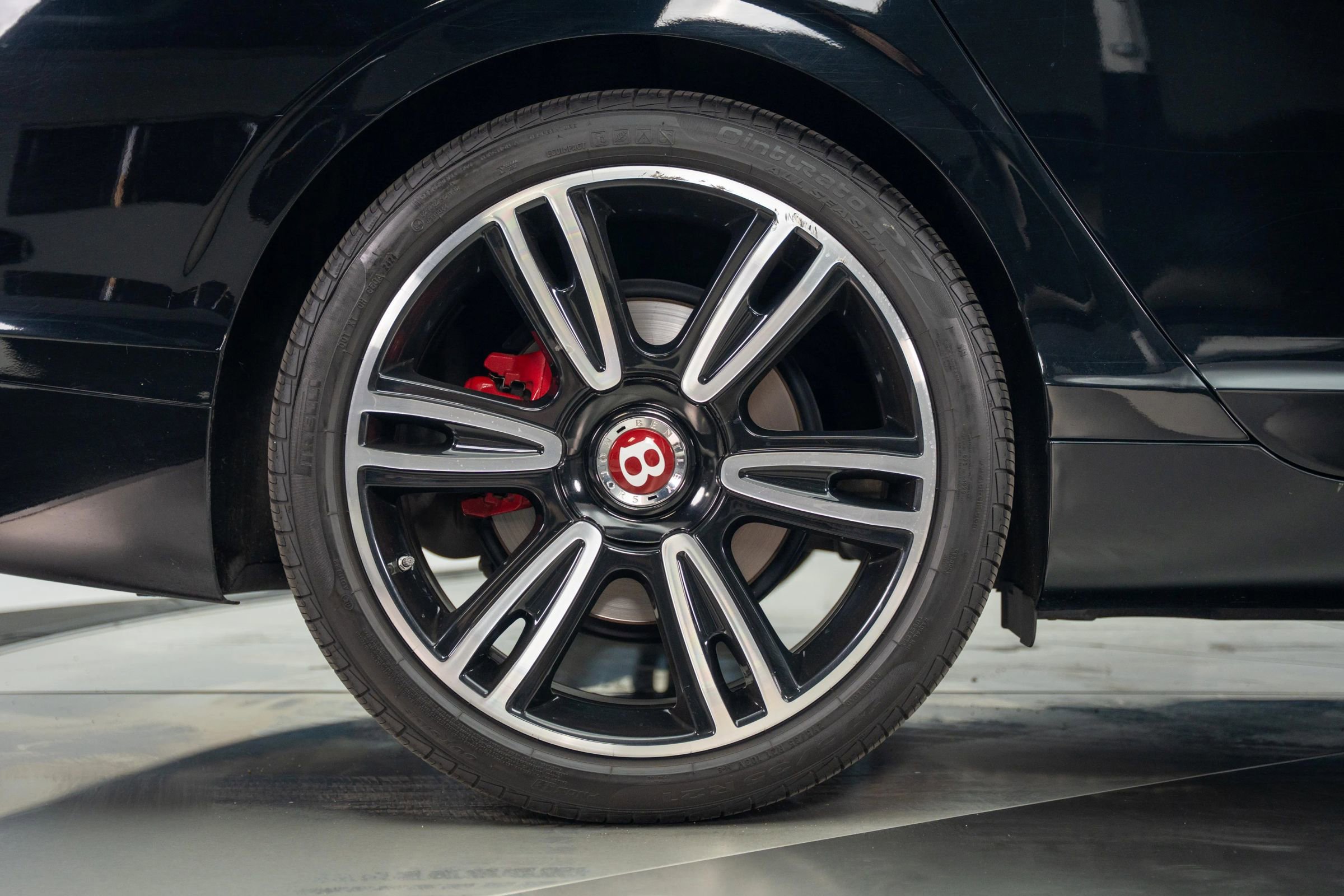 Used 2018 Bentley Flying Spur V8 image 23