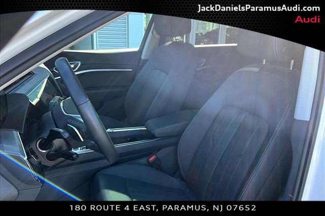 Used 2023 Audi e-tron Premium Plus w/ Premium Plus Package AWD/4WD image 18