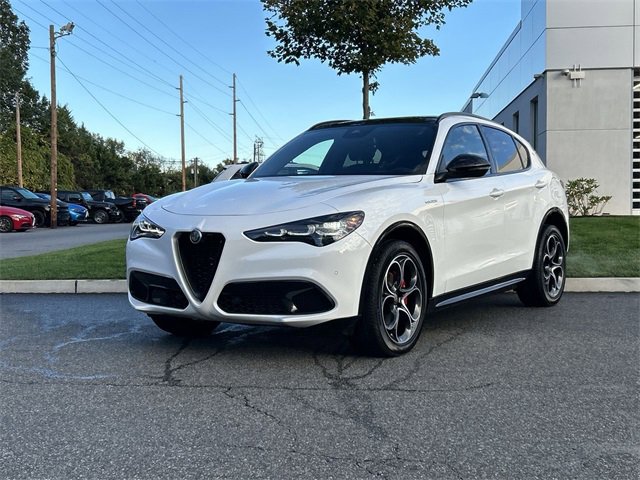 Used 2024 Alfa Romeo Stelvio Veloce image 1