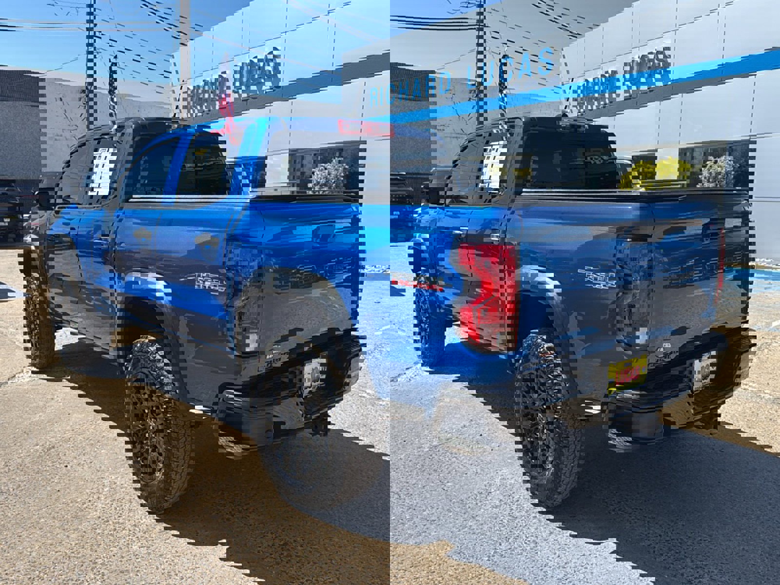 Used 2023 Chevrolet Colorado Trail Boss w/ Advanced Trailering Package AWD/4WD image 7