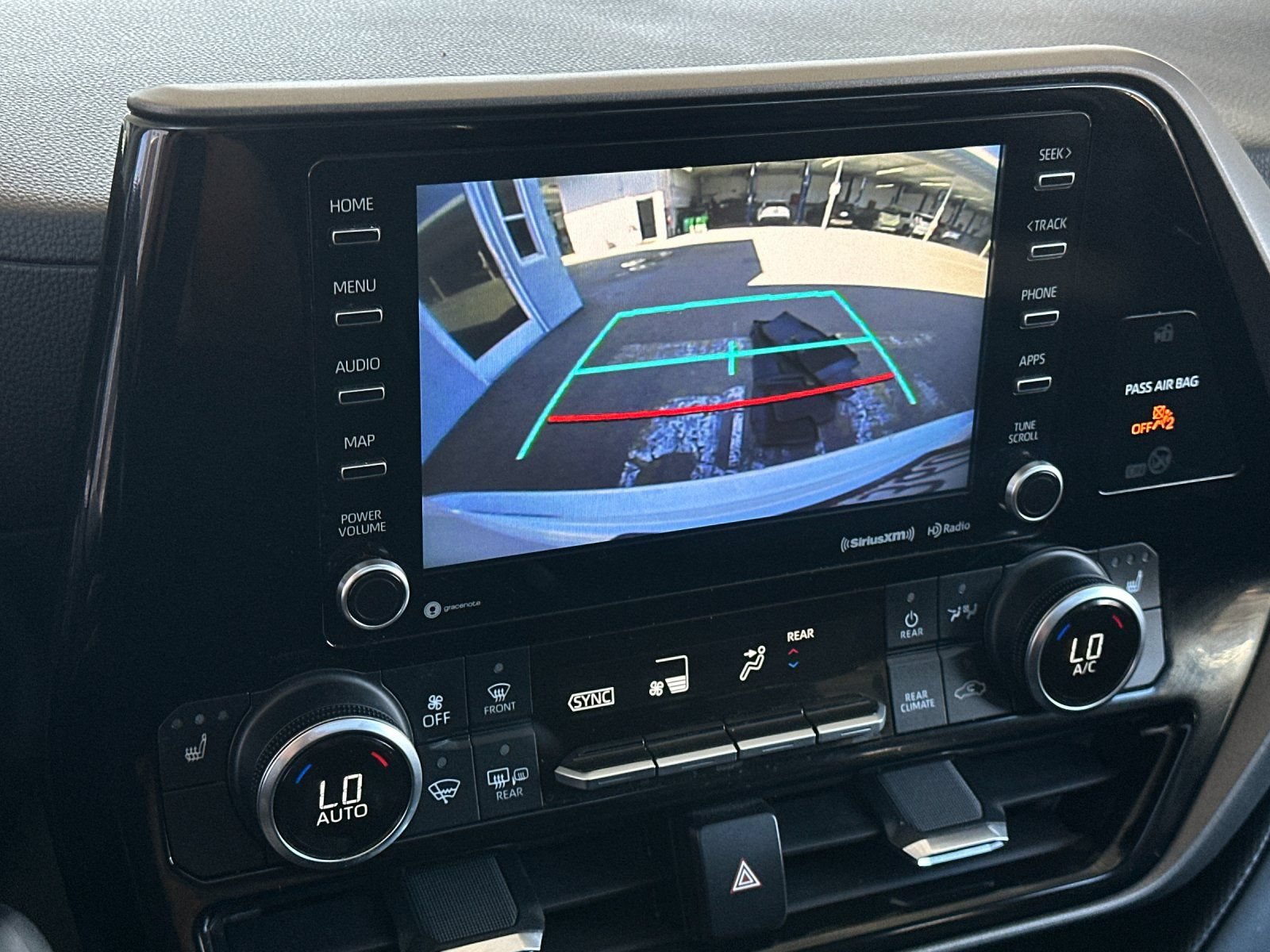 Used 2022 Toyota Highlander XLE FWD image 20