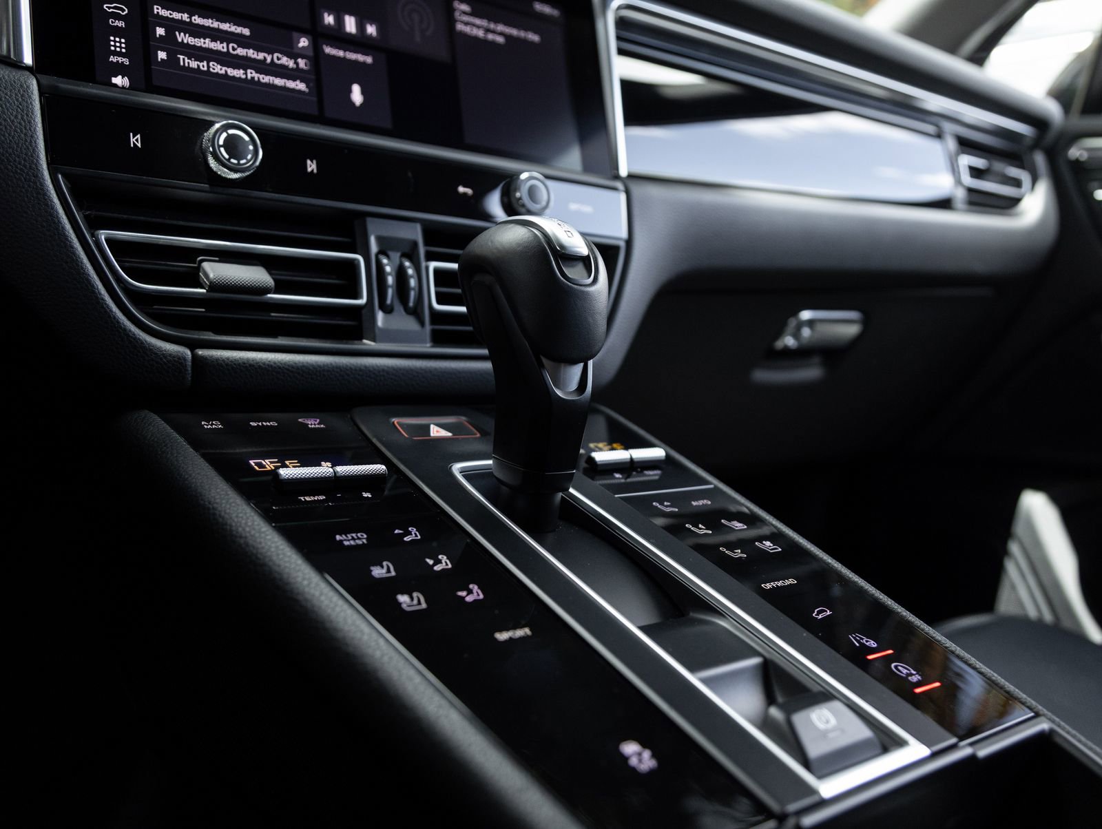 Certified 2023 Porsche Macan AWD/4WD image 26