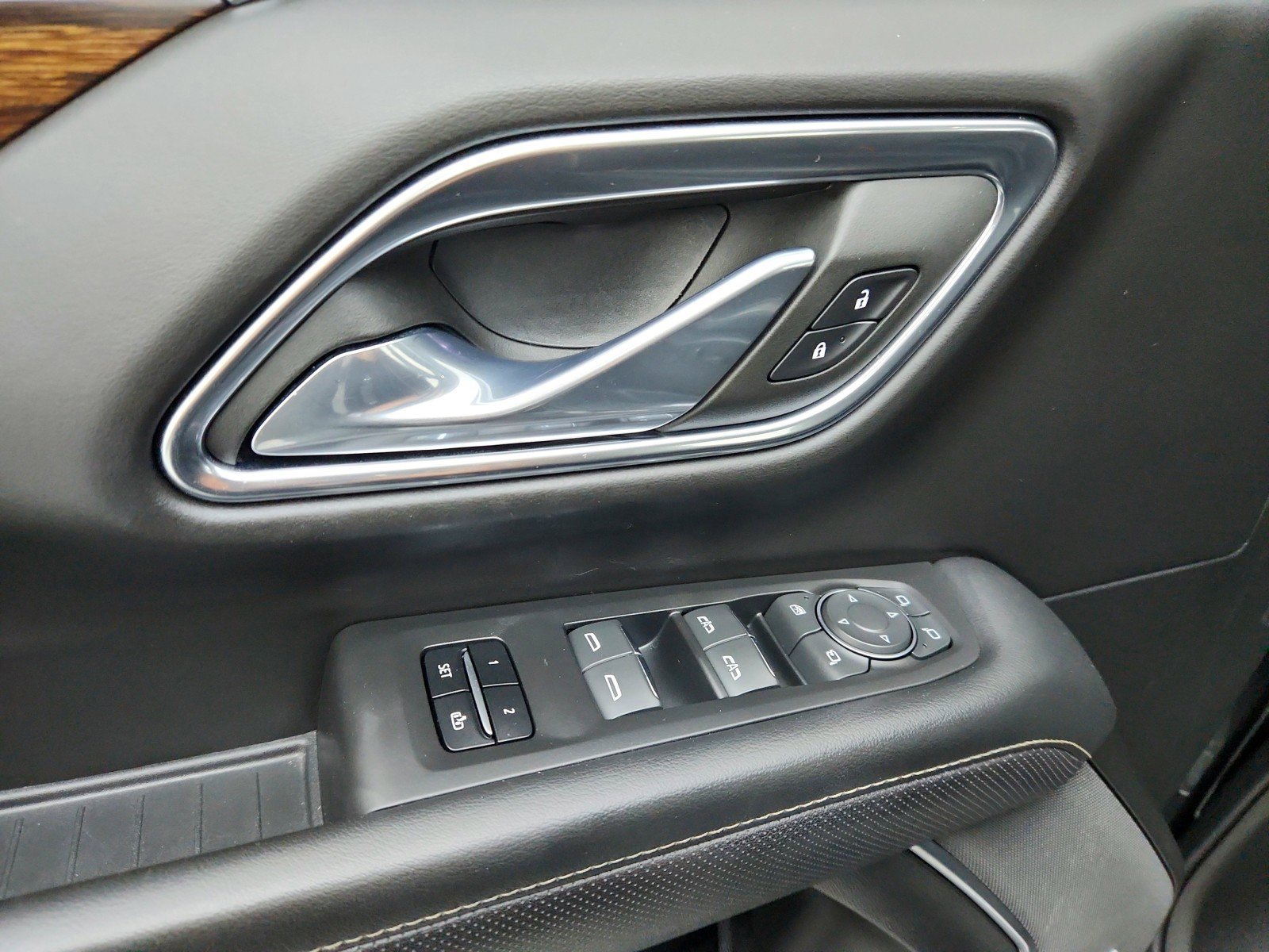Used 2023 Chevrolet Suburban Premier RWD image 24