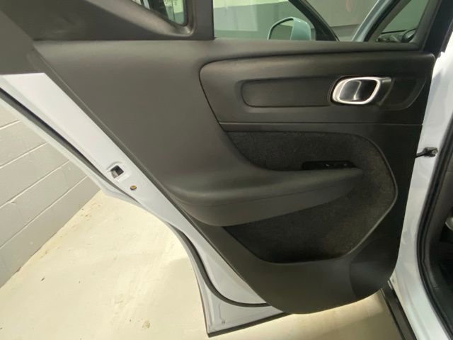 Used 2025 Volvo XC40 B5 Core image 6