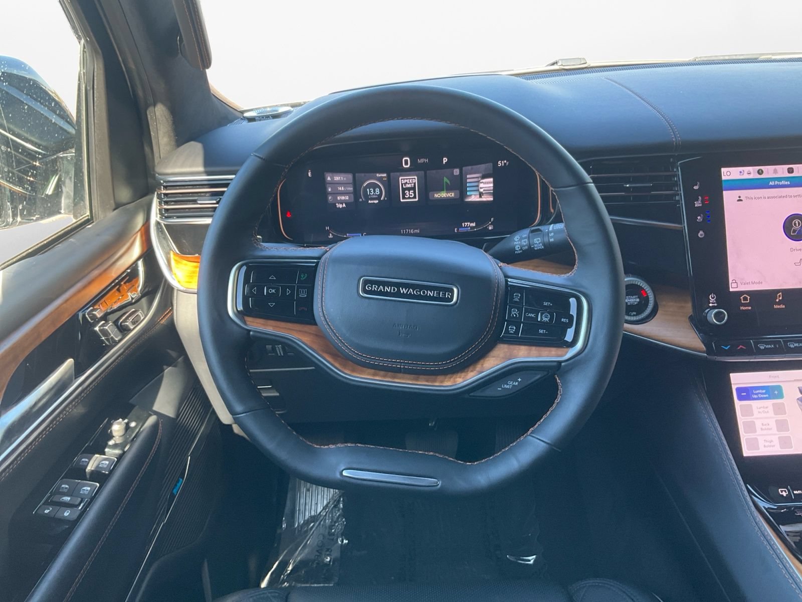 Used 2025 Jeep Grand Wagoneer L Series III AWD/4WD image 12