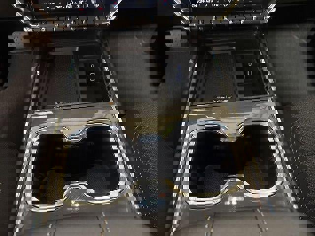 Used 2025 GMC Acadia Elevation image 17