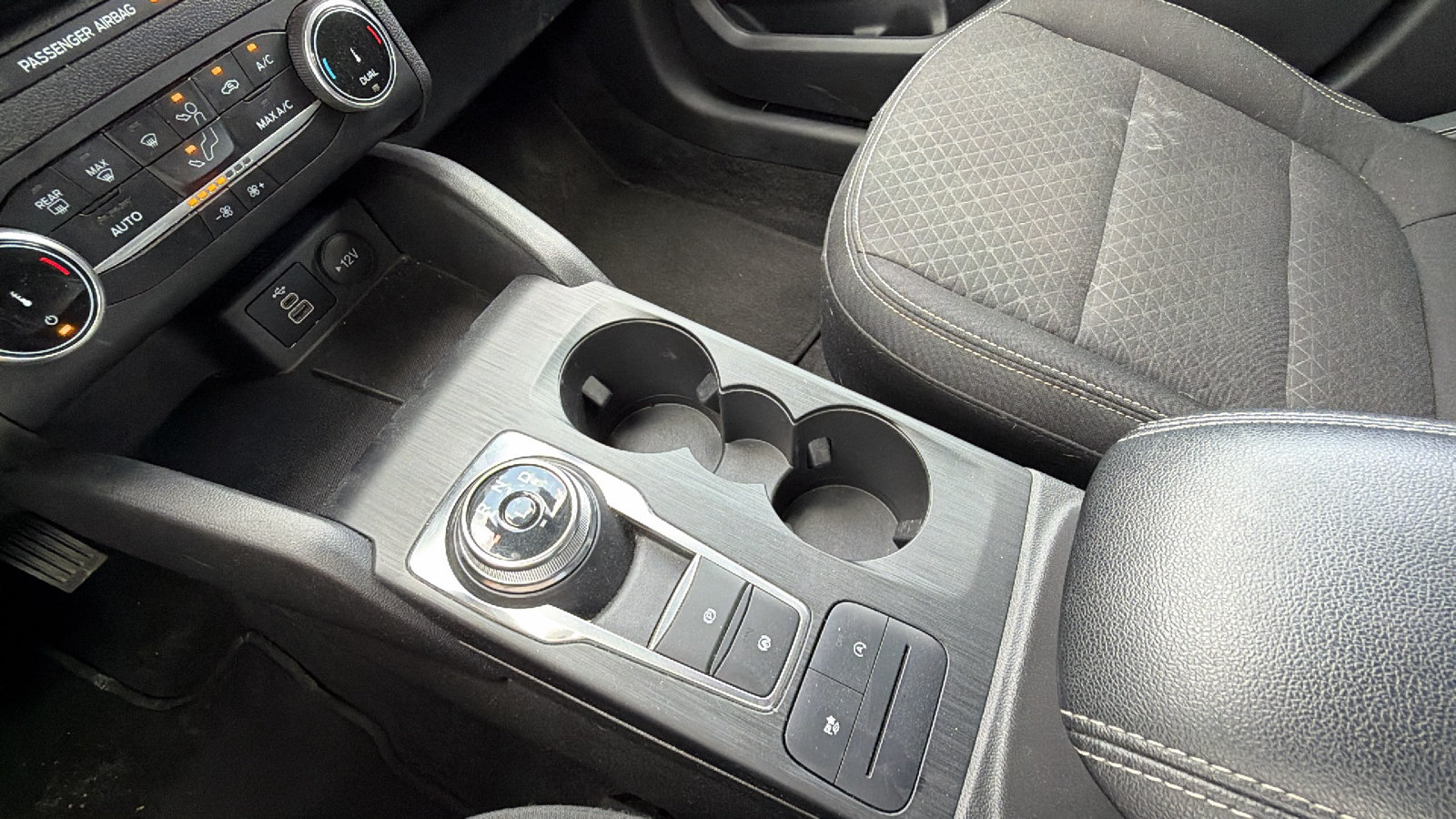 Used 2025 Ford Escape Active AWD/4WD image 30