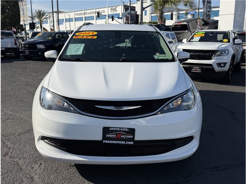 Used 2021 Chrysler Voyager Lxi FWD image 2