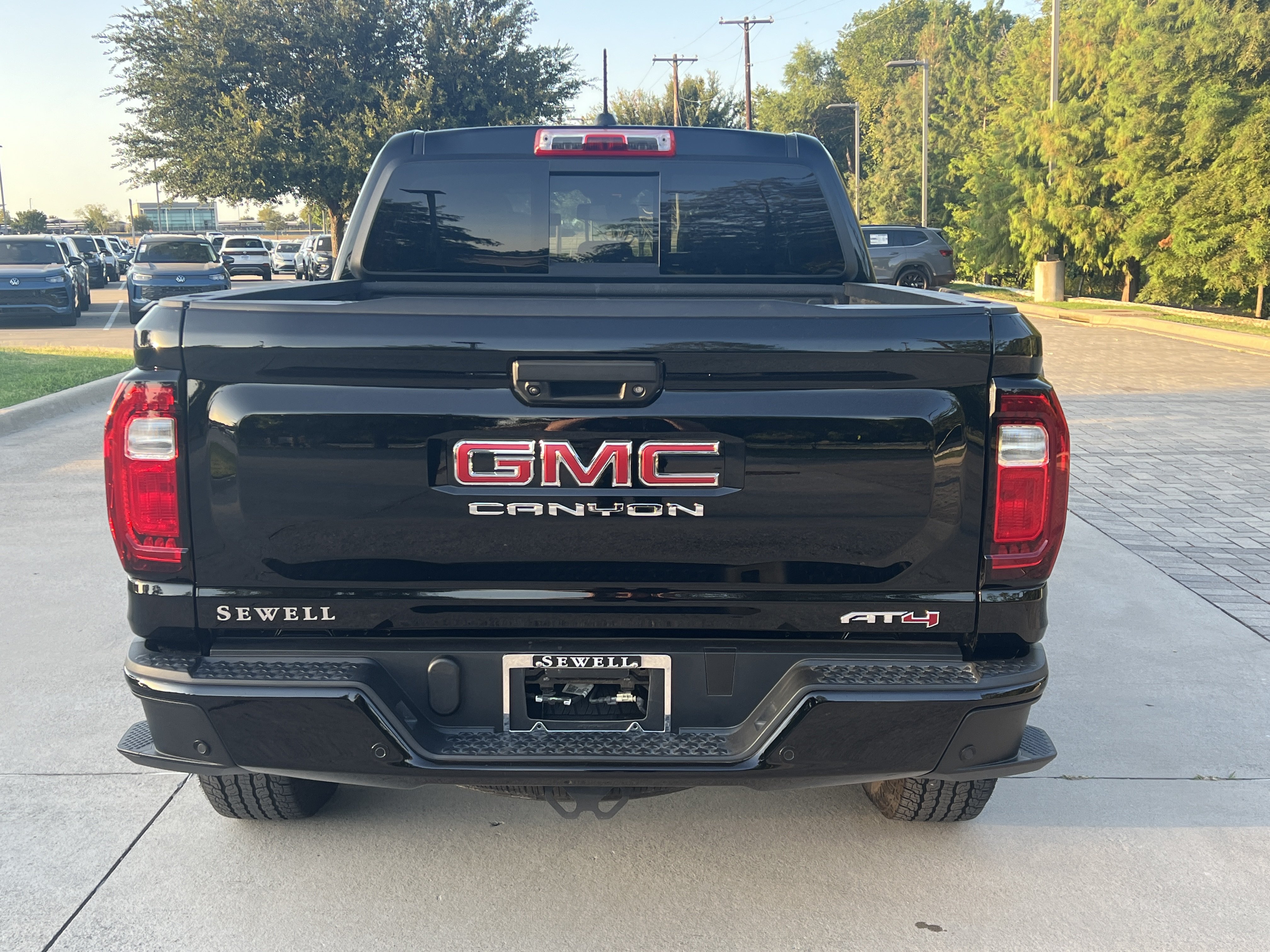 Used 2024 GMC Canyon AT4 w/ Technology Package AWD/4WD image 8