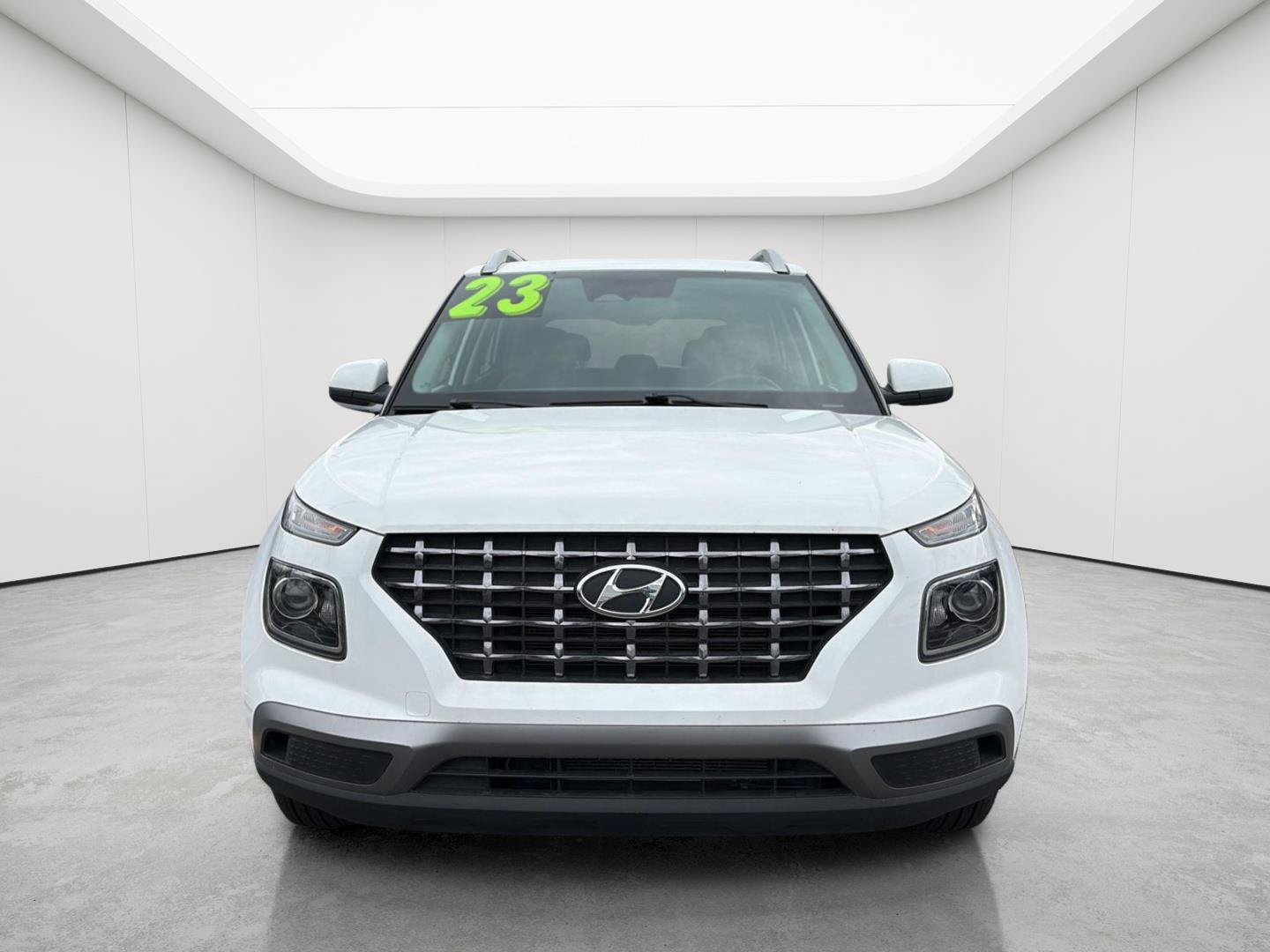 Used 2023 Hyundai Venue SEL w/ Cargo Package FWD image 2