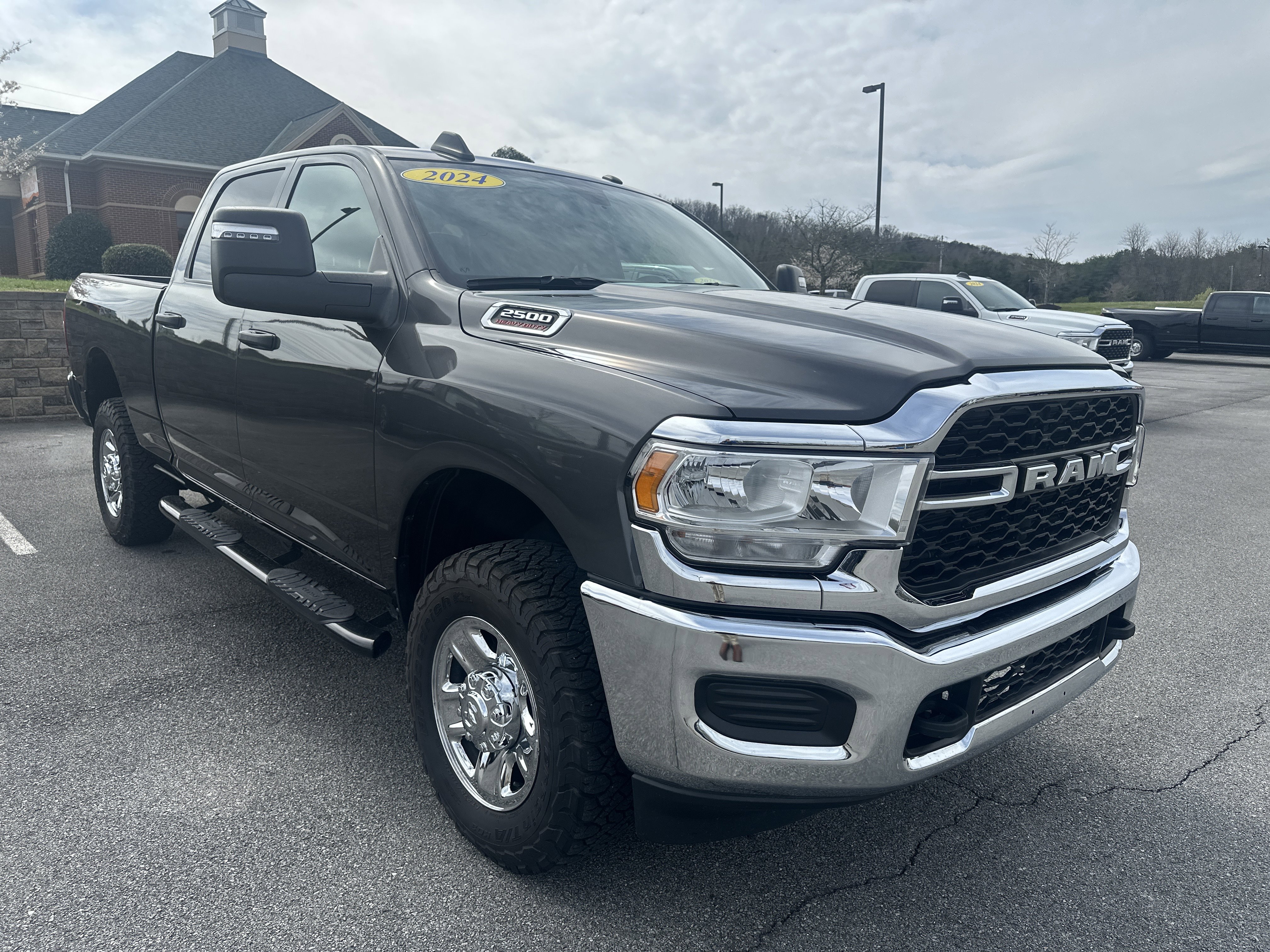 Used 2024 RAM 2500 Tradesman w/ Chrome Appearance Group AWD/4WD image 4