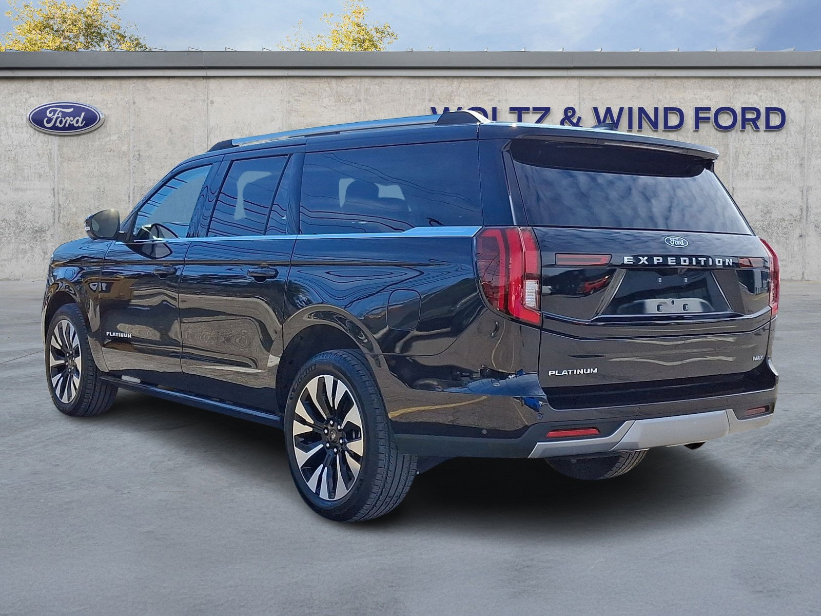 Certified 2025 Ford Expedition Max Platinum w/ Driver's Package image 4