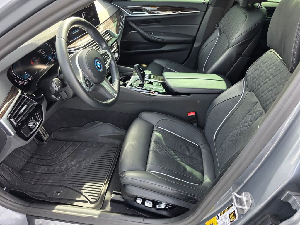 Certified 2023 BMW 530e w/ M Sport Package RWD image 9