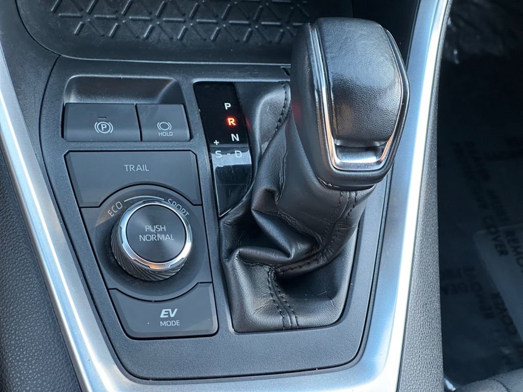 Used 2022 Toyota RAV4 SE w/ Convenience Package image 17