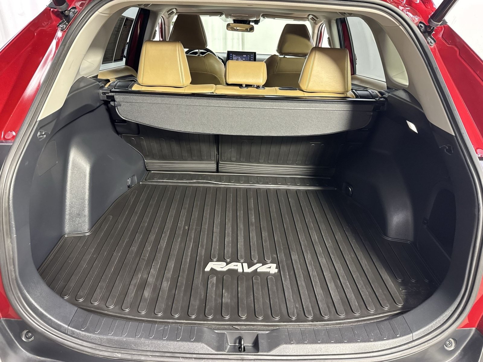 Used 2022 Toyota RAV4 XLE Premium AWD/4WD image 38