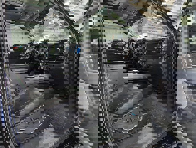 Used 2023 Ford F250 Lariat w/ Lariat Ultimate Package AWD/4WD image 13