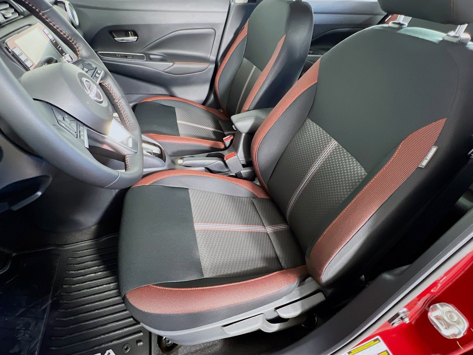New 2025 Nissan Versa SR w/ Trunk Package FWD image 3