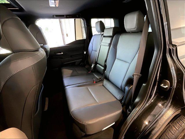 Used 2025 Lexus GX 550 w/ Accessory Package (2T) AWD/4WD image 23