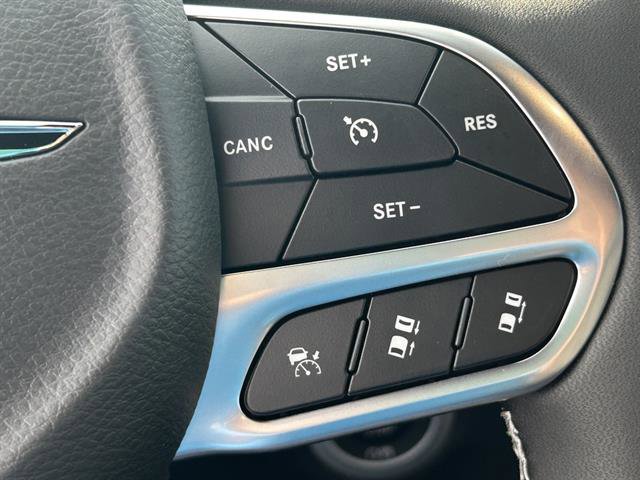 New 2026 Chrysler Pacifica Select image 13