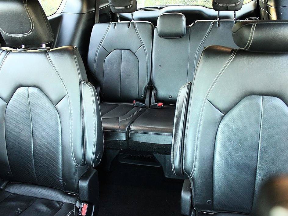 Used 2020 Chrysler Pacifica Touring-L Plus w/ Advanced Safetytec Group FWD image 12