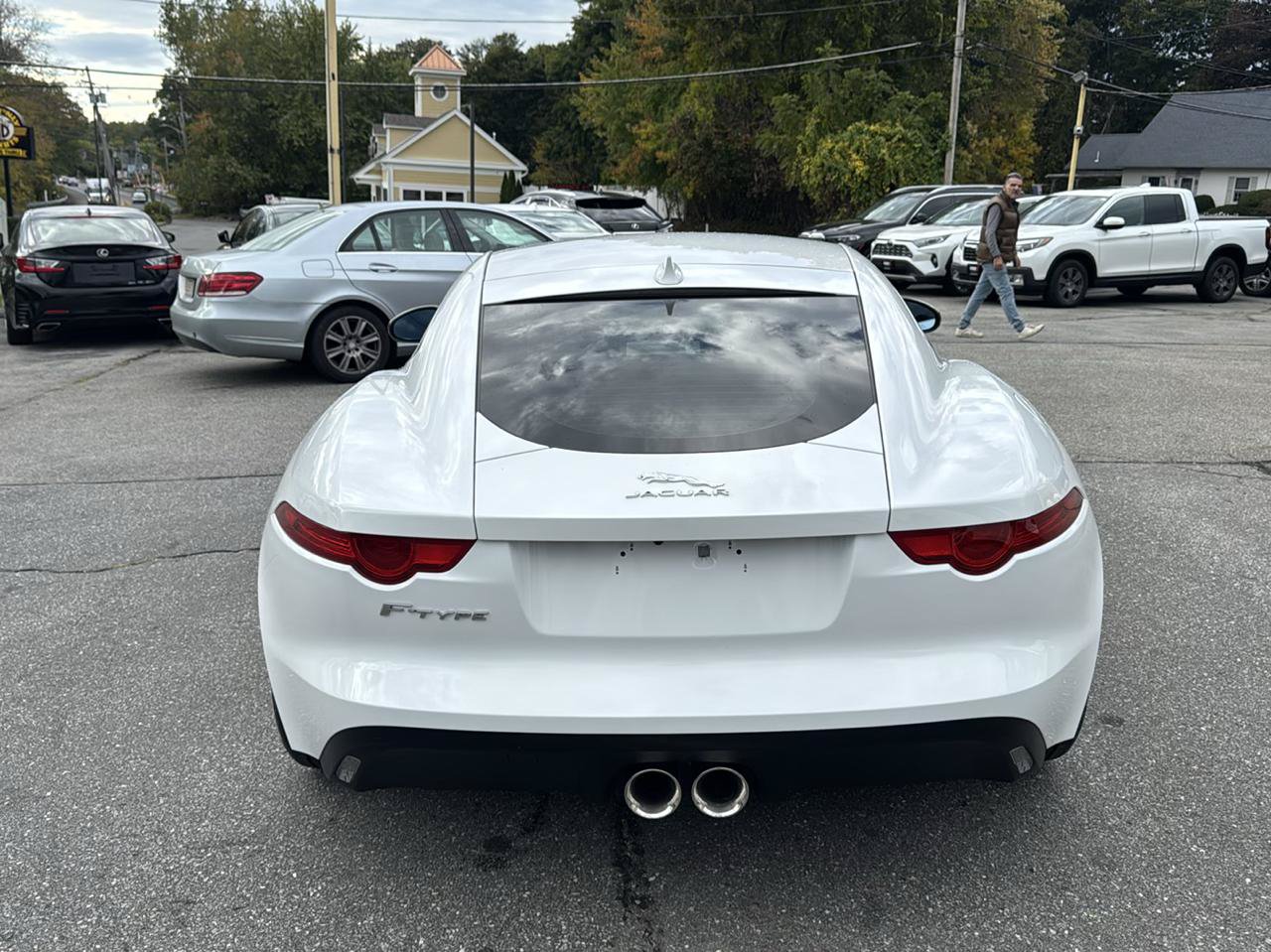 Used 2017 Jaguar F-TYPE Coupe RWD image 10