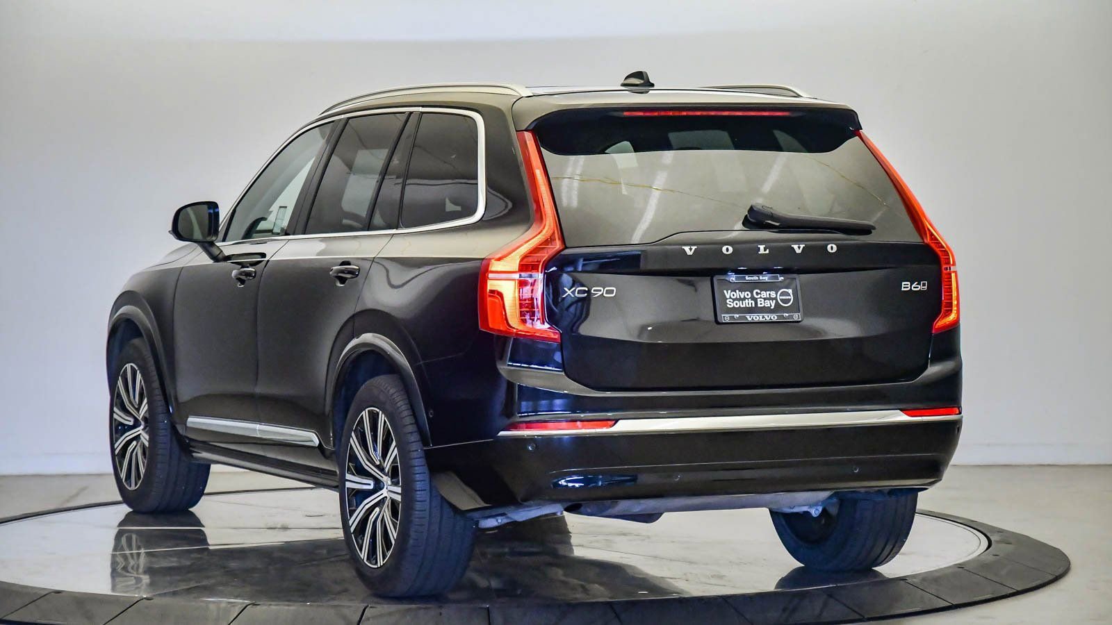 Used 2025 Volvo XC90 B6 Plus AWD/4WD image 2