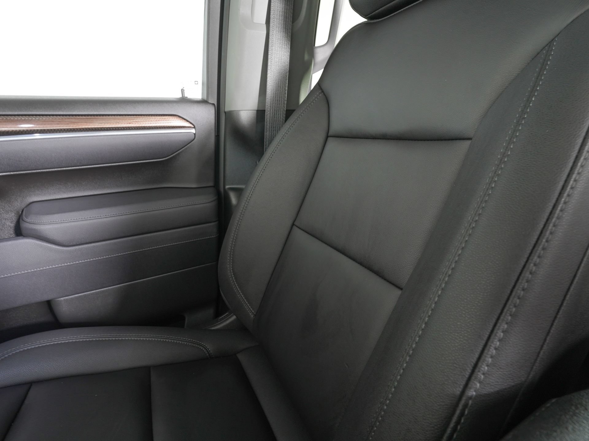 Used 2025 Chevrolet Silverado 1500 LT Trail Boss w/ Convenience Package II AWD/4WD image 26