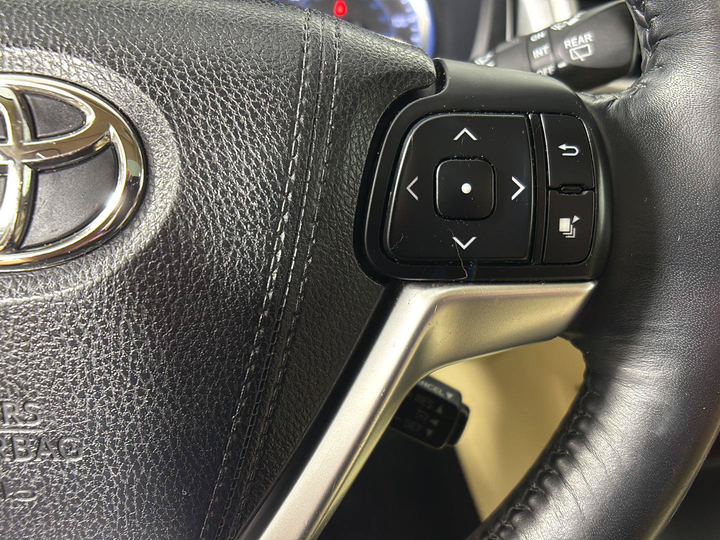 Used 2015 Toyota Highlander XLE AWD/4WD image 33