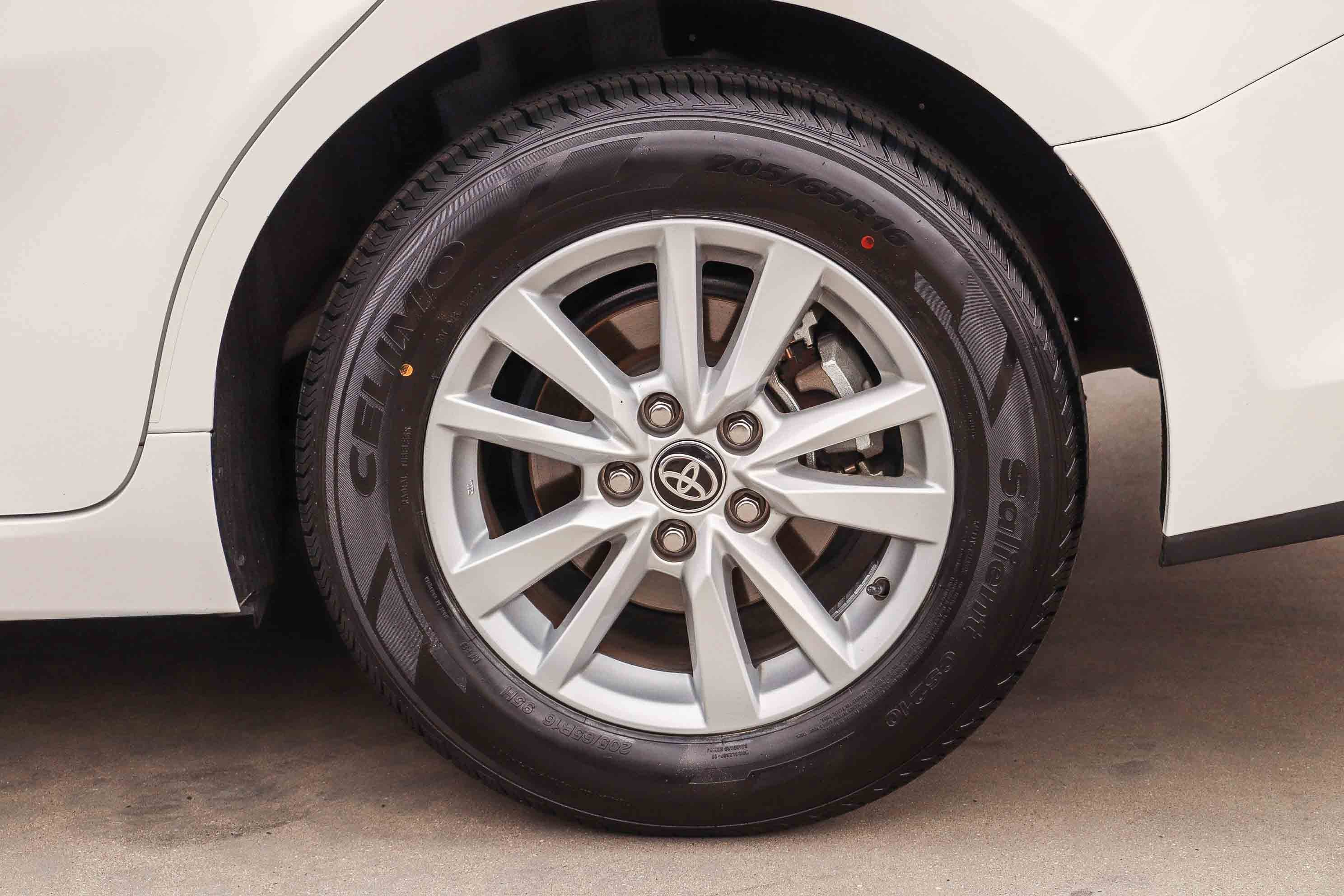 Certified 2025 Toyota Camry SE AWD/4WD image 9