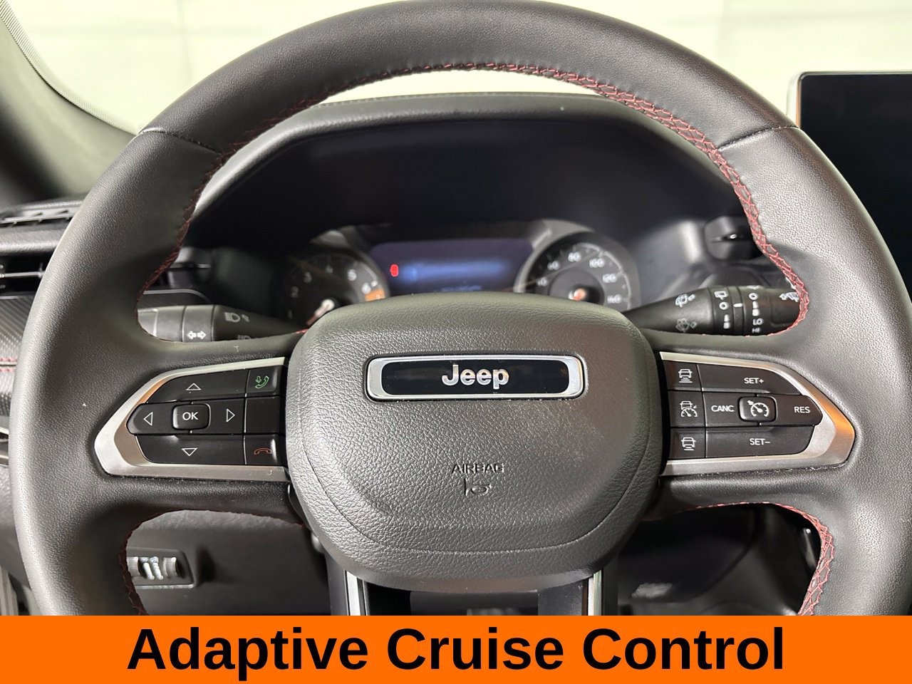 Used 2025 Jeep Compass Trailhawk AWD/4WD image 14