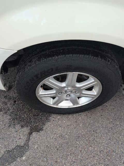 Used 2009 Chrysler Town & Country Touring image 16