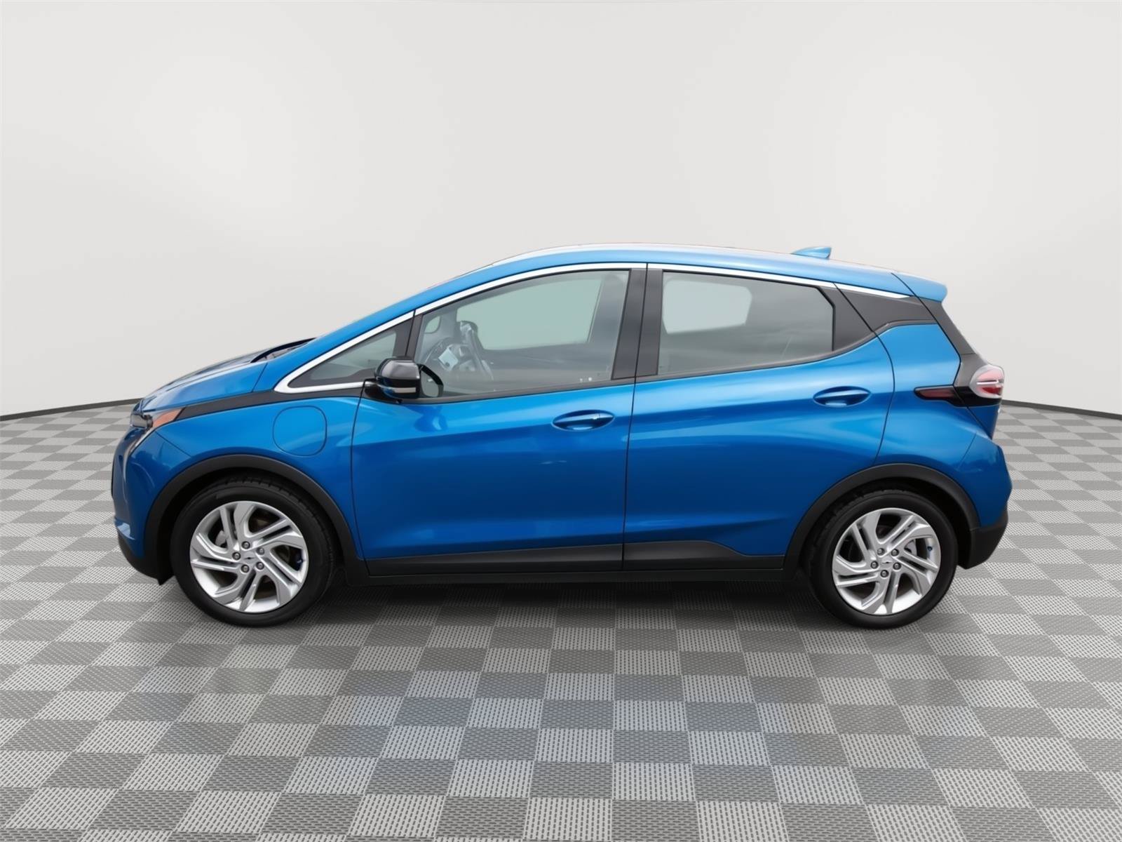 Used 2023 Chevrolet Bolt LT FWD image 8