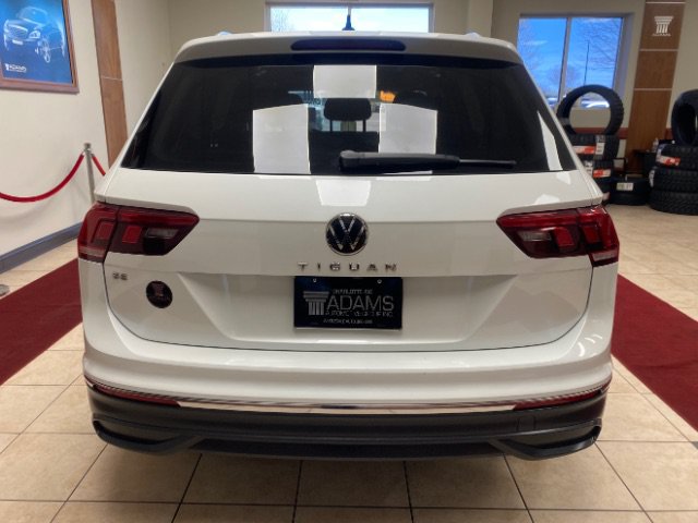 Used 2023 Volkswagen Tiguan SE w/ Panoramic Sunroof Package FWD image 6
