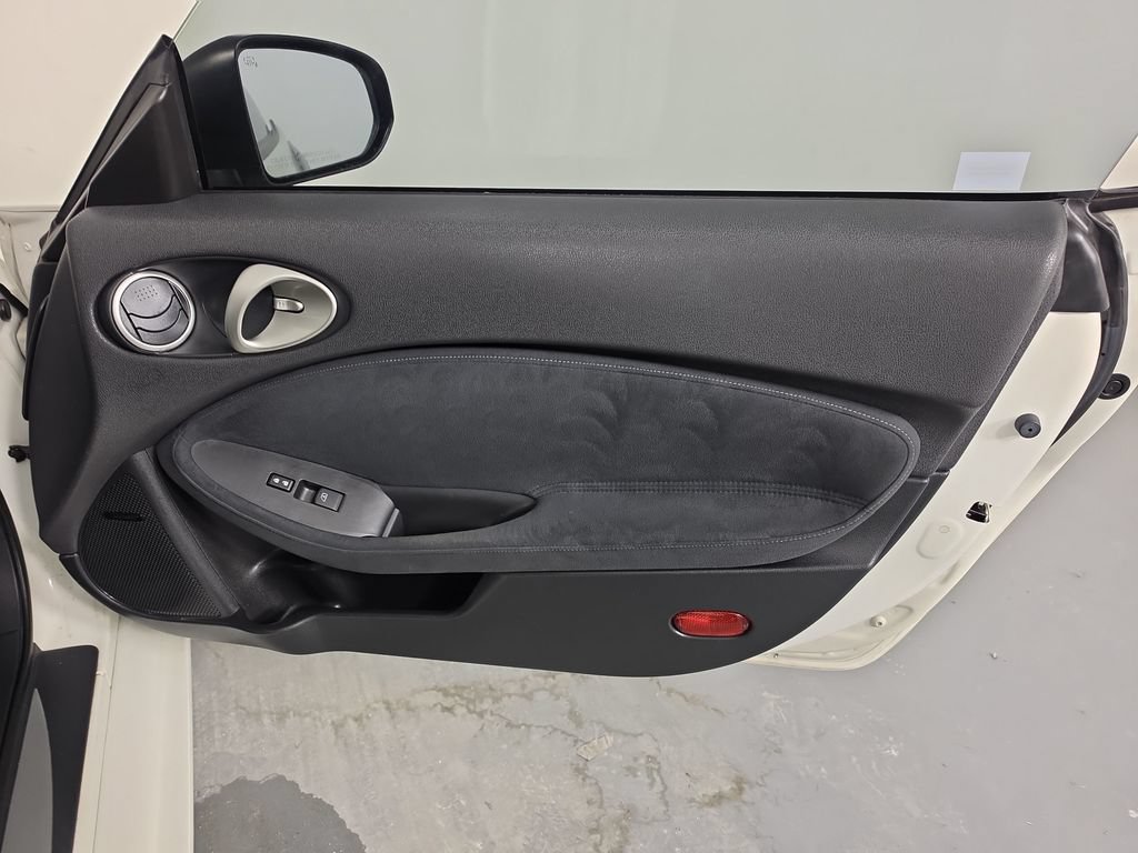 Used 2011 Nissan 370Z Touring RWD image 29