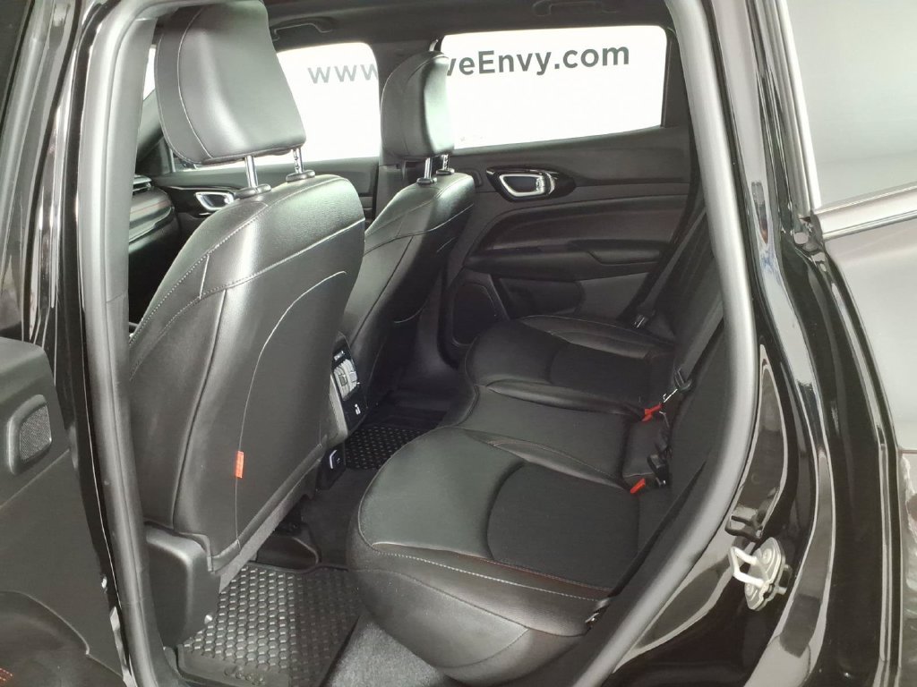 Used 2025 Jeep Compass Trailhawk w/ Sun & Sound Group AWD/4WD image 9