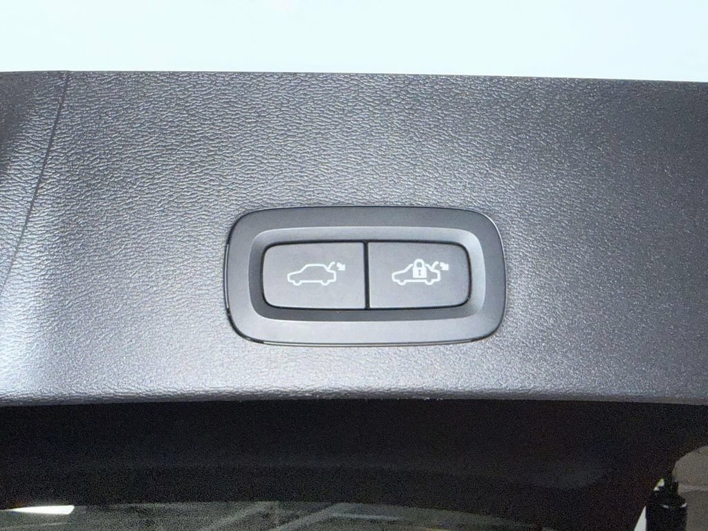 Used 2024 Volvo XC40 Recharge Ultimate w/ Protection Package Premier AWD/4WD image 18