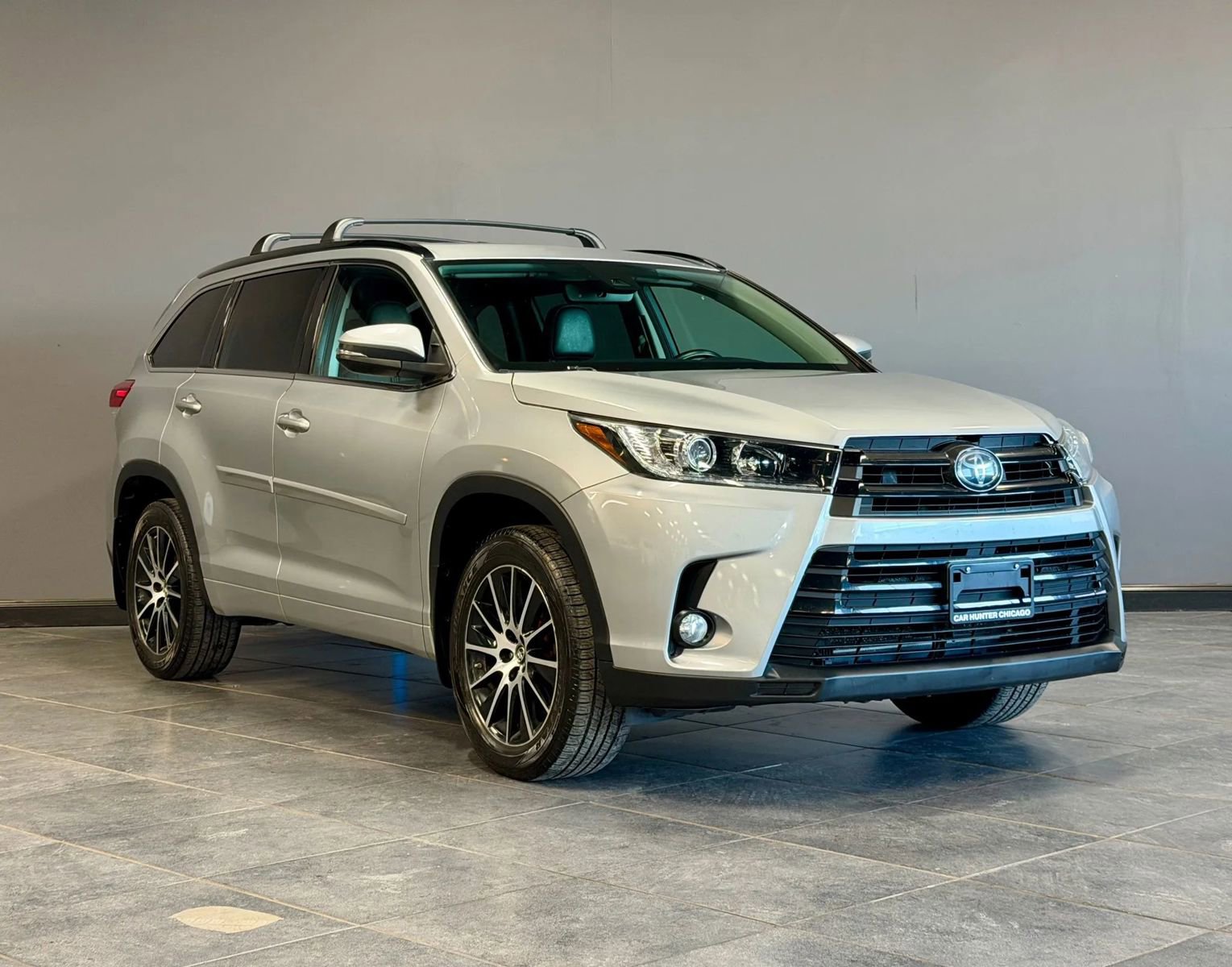 Used 2017 Toyota Highlander SE image 3