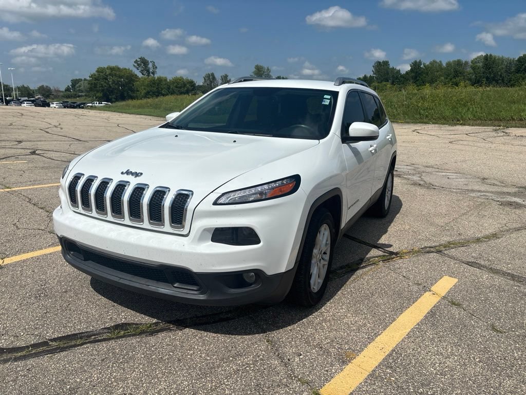 Used 2017 Jeep Cherokee Latitude w/ Comfort/Convenience Group FWD image 3