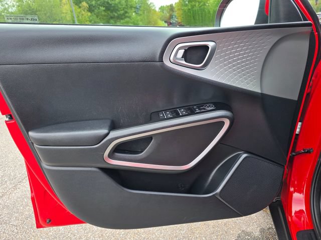 Certified 2023 Kia Soul LX FWD image 23