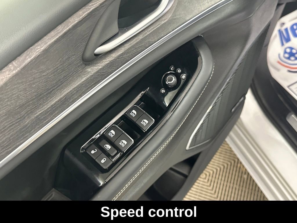 Used 2023 Jeep Grand Cherokee Overland w/ Luxury Tech Group IV image 16