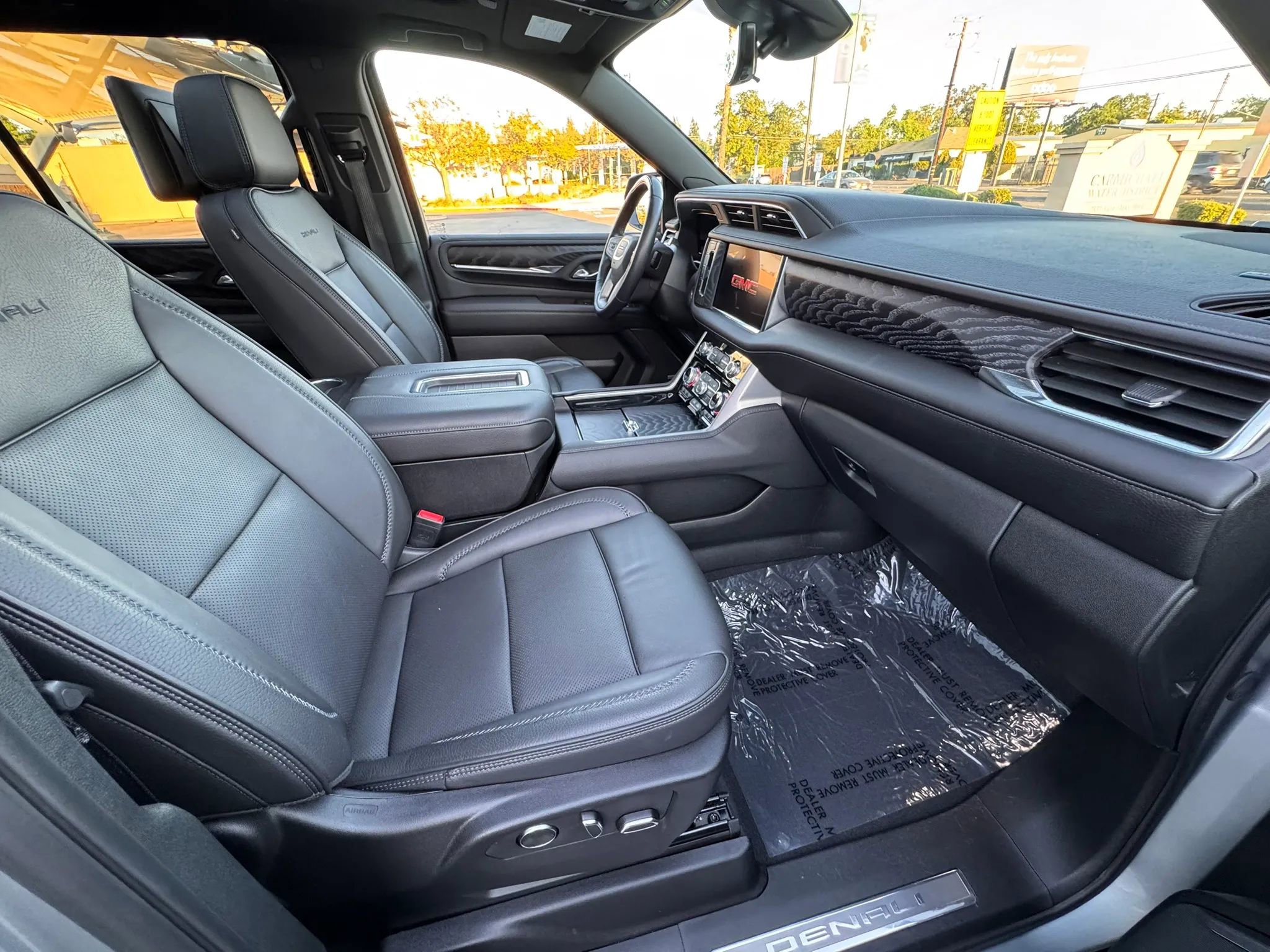 Used 2024 GMC Yukon XL Denali w/ Advanced Technology Package image 14