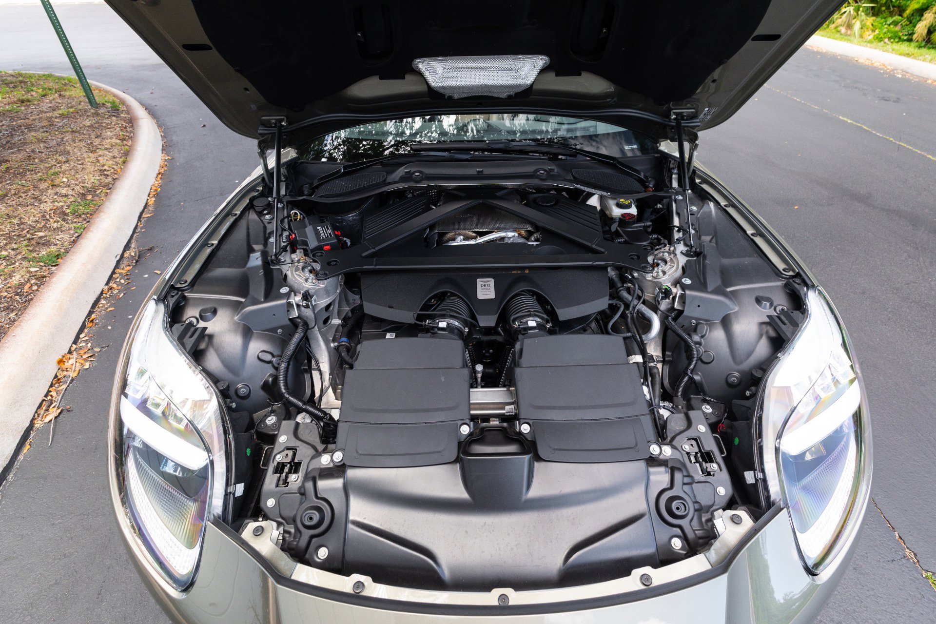 Used 2024 Aston Martin DB12 Convertible RWD image 81