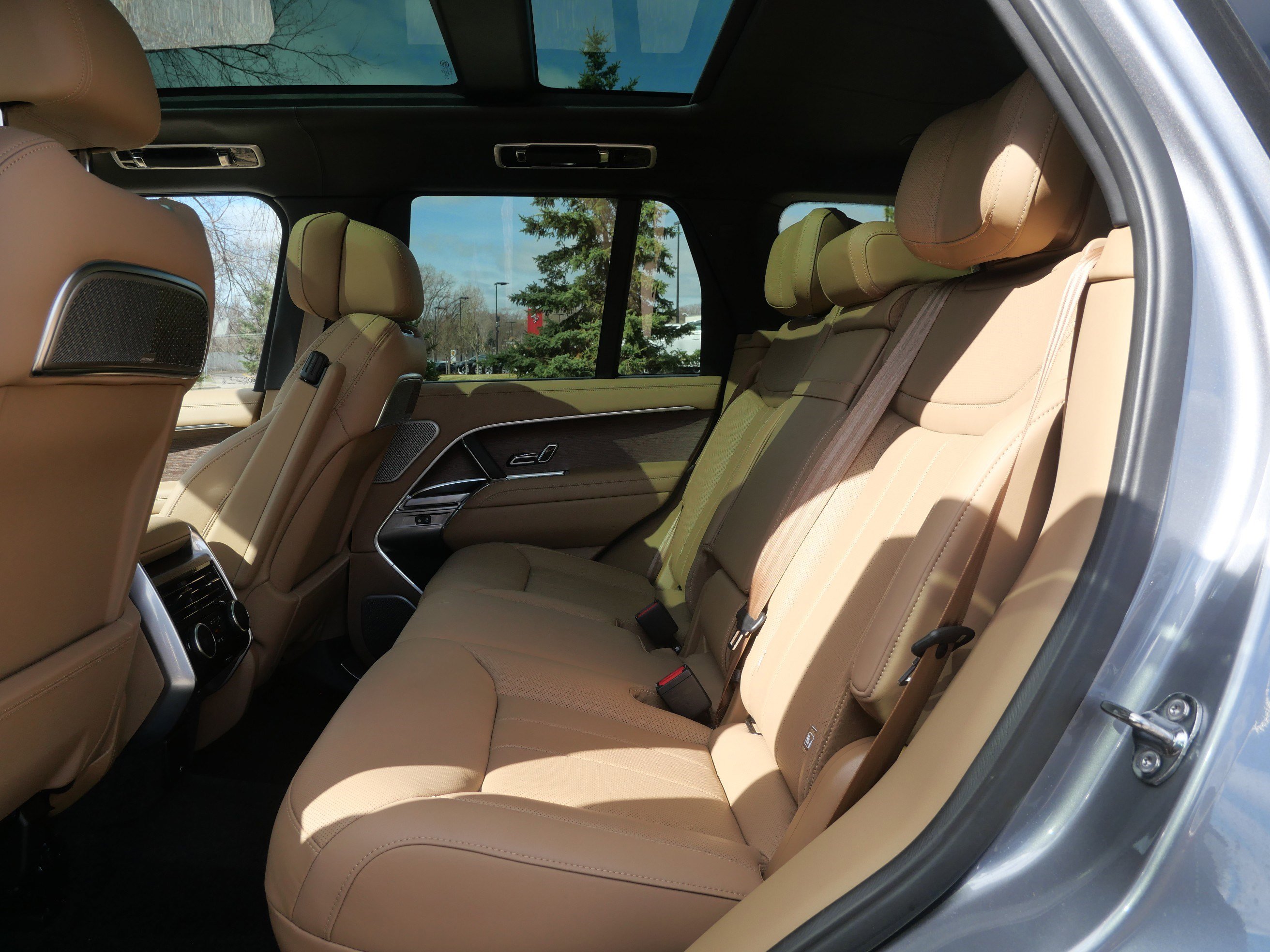 Certified 2025 Land Rover Range Rover Autobiography image 15